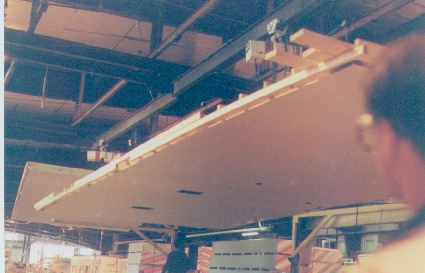 ceiling.jpg (81945 bytes)