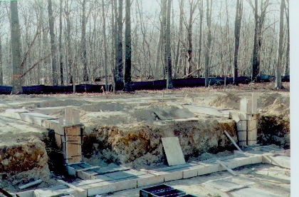 garage.jpg (111735 bytes)