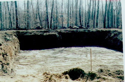 hole.jpg (108498 bytes)